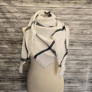 Candies triangle scarf